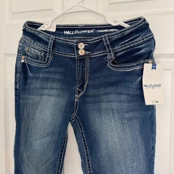 Women’s Wallflower Jeans - Picture 4 of 10